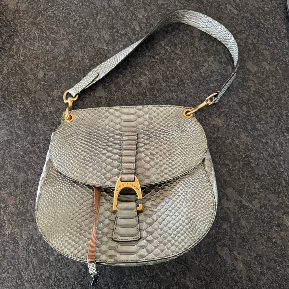 DOONEY & BOURKE NORTH/SOUTH REESE SHOULDER BAG IN METAL GREEN , RED INTERIOR